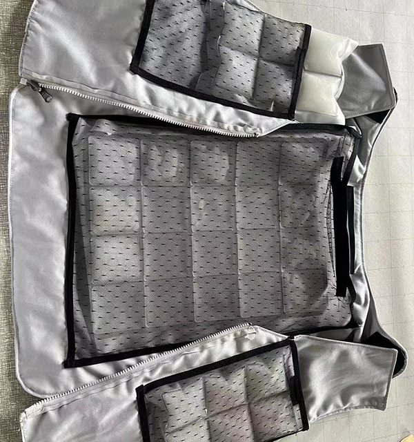 Chaleco refrigerante Senjoy para hombre y mujer con 2 paquetes PCM que proporciona una temperatura constante de 65 °F durante 3 a 4 horas.