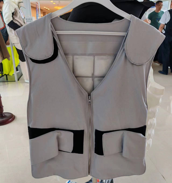 Chaleco refrigerante Senjoy para hombre y mujer con 2 paquetes PCM que proporciona una temperatura constante de 65 °F durante 3 a 4 horas.